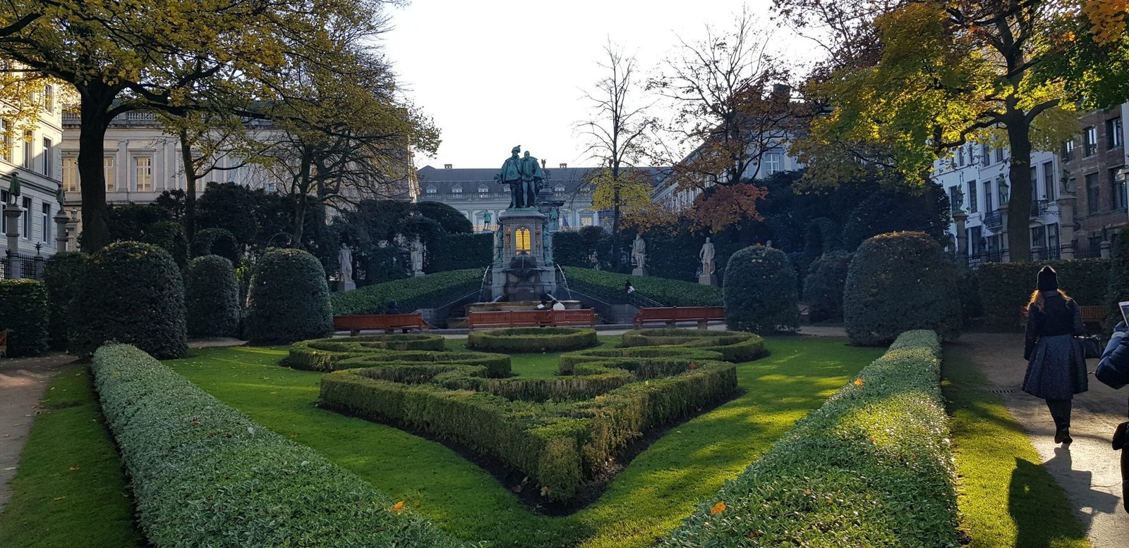 Place du Petit Sablon, una encantadora plaza con jardines y estatuas en el corazón de Bruselas.