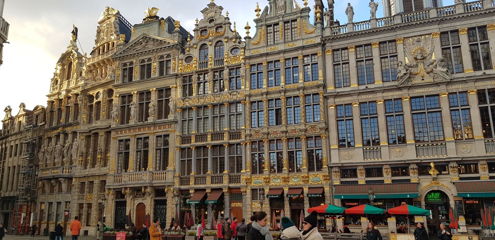 la Grand Place en Bruselas, uno de los lugares imprescindibles que ver en Bruselas