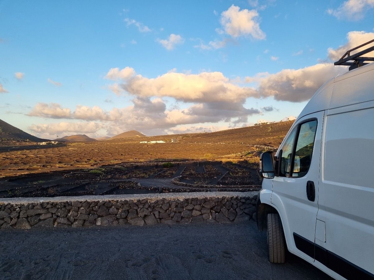 camper en lanzarote viajar en furgoneta
