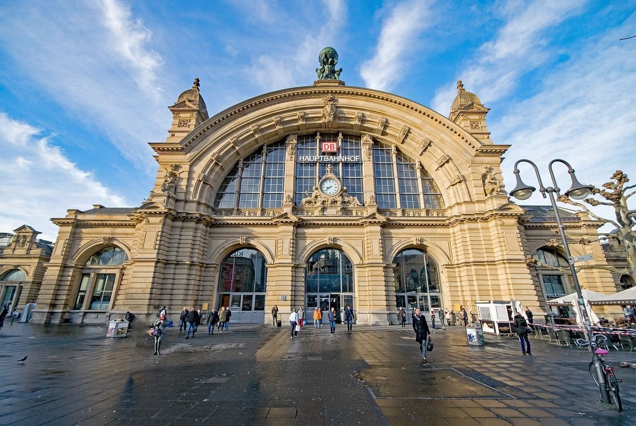 como moverse por Frankfurt