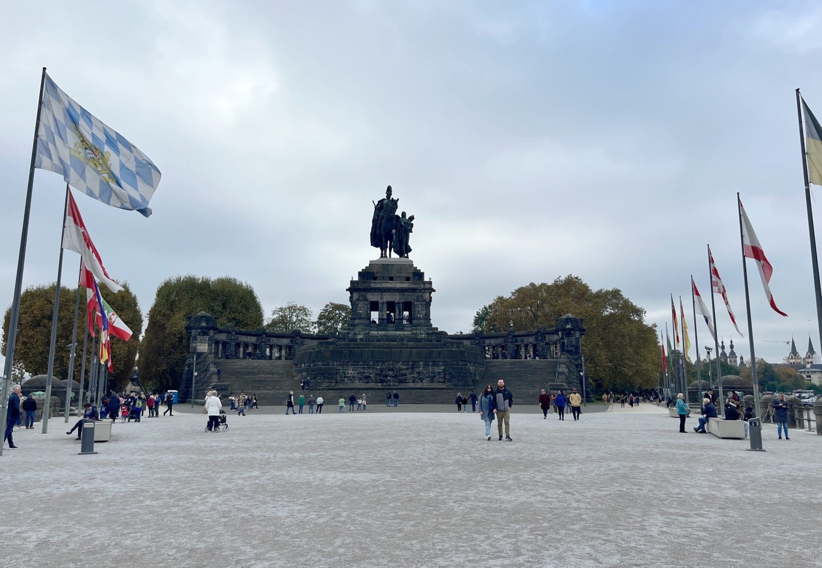 Vista del Deutsches Eck en Coblenza, donde confluyen el Rin y el Mosela
