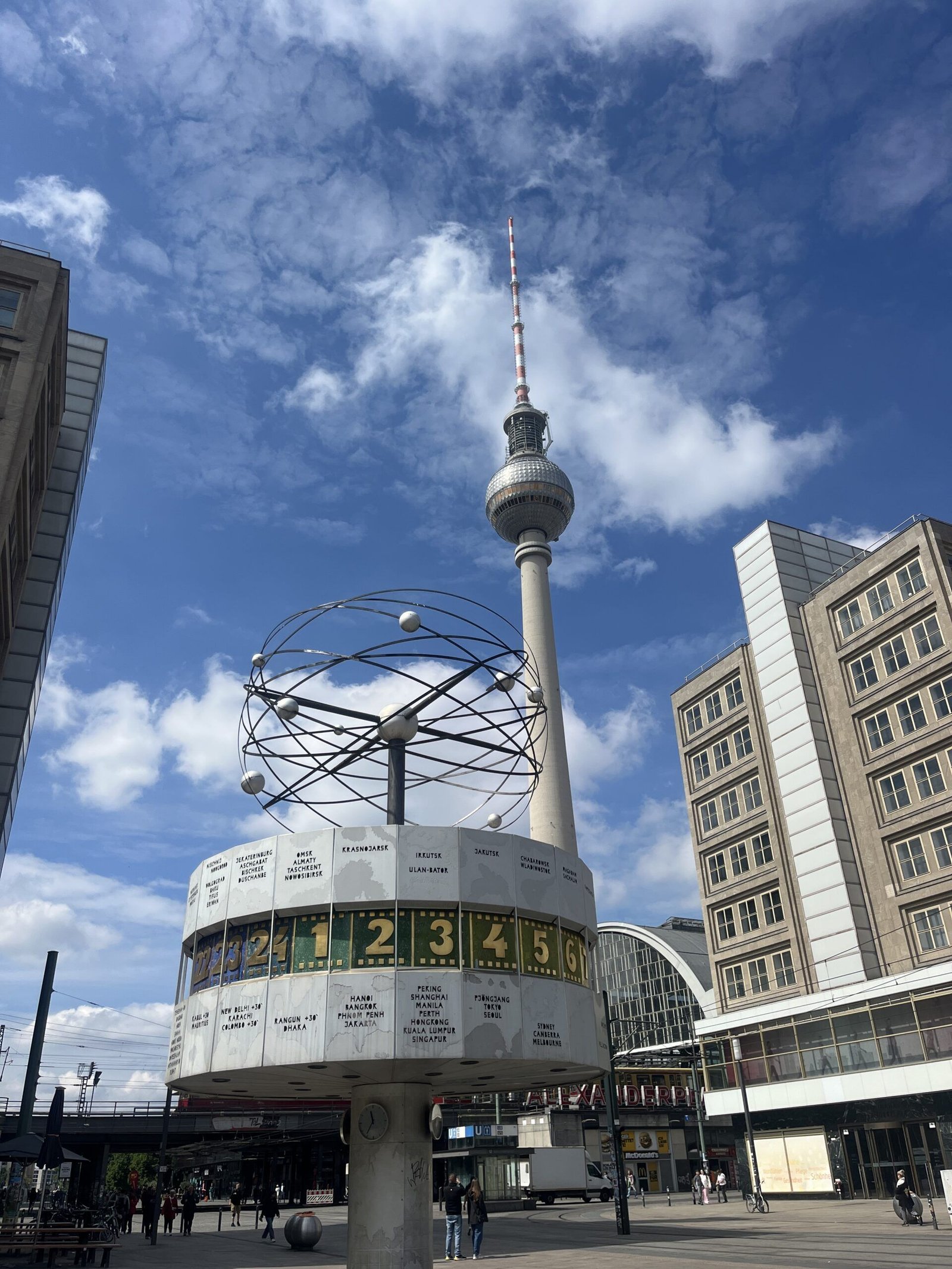 Vista de Alexanderplatz en Berlín con la Torre de la Televisión al fondo.