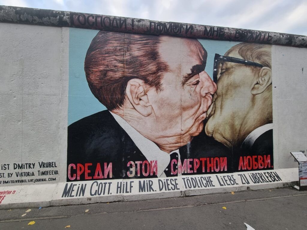 east-side-gallery-berlin.jpg