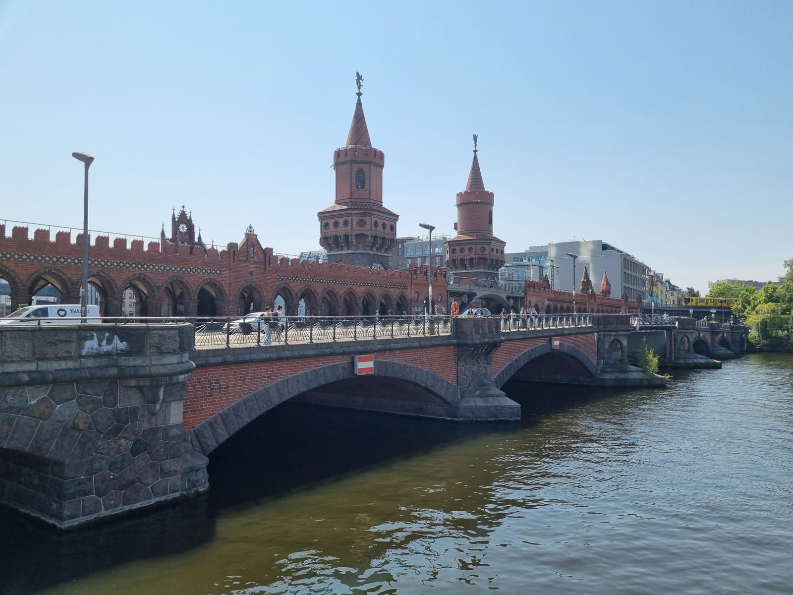Vista del Oberbaumbrücke, antiguo punto de paso entre Berlín Este y Oeste.