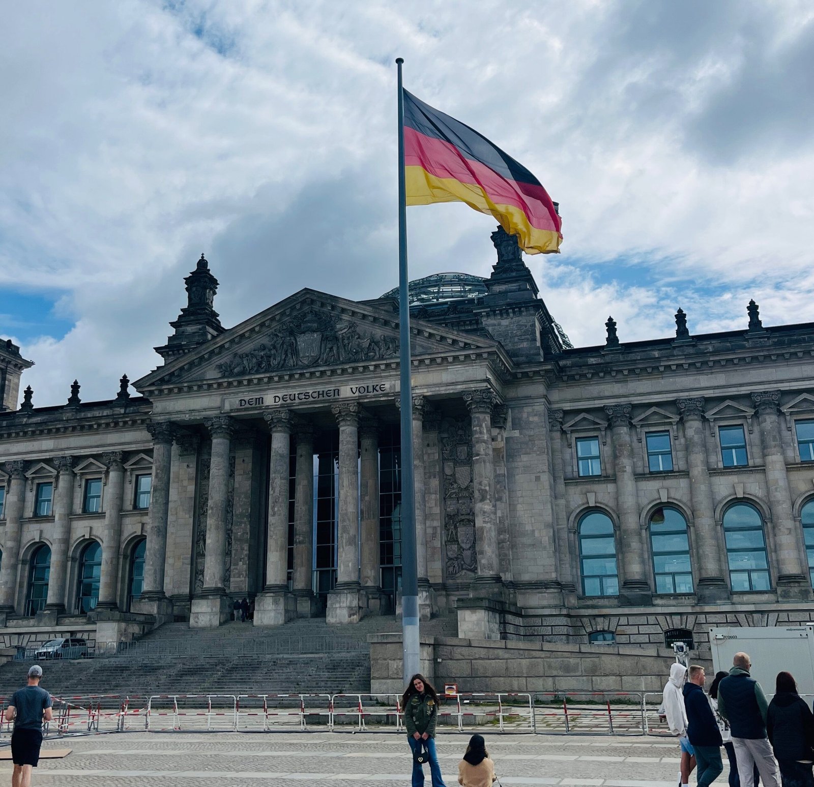Vista del Parlamento Alemán (Reichstag) en Berlín con su cúpula de cristal, uno de los edificios más visitados de Alemania