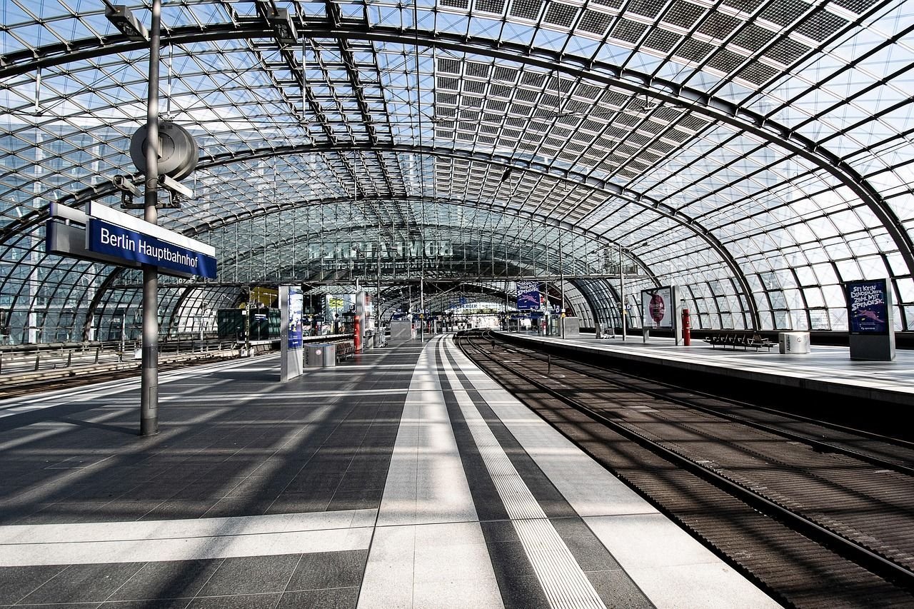 Cómo ir del aeropuerto de Berlín al centro en 2025: tren, autobús y Airport Express