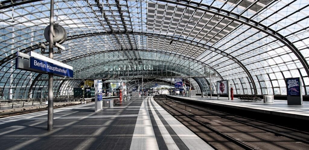 Cómo ir del aeropuerto de Berlín al centro en 2025: tren, autobús y Airport Express