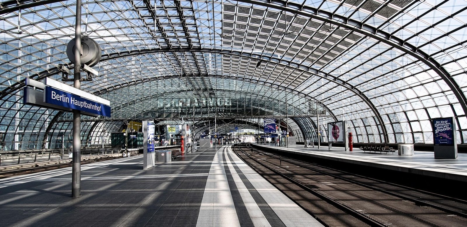 Cómo ir del aeropuerto de Berlín al centro en 2025: tren, autobús y Airport Express