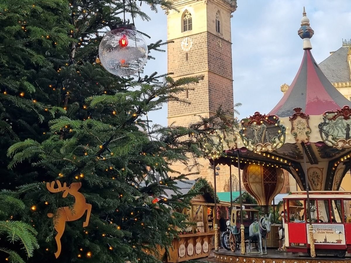 uesto del mercado navideño de Obernai con productos locales típicos de Alsacia