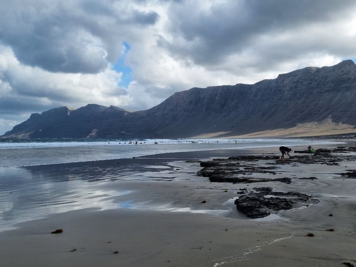 playa-de-famara-lanzarote-risco-famara.jpg