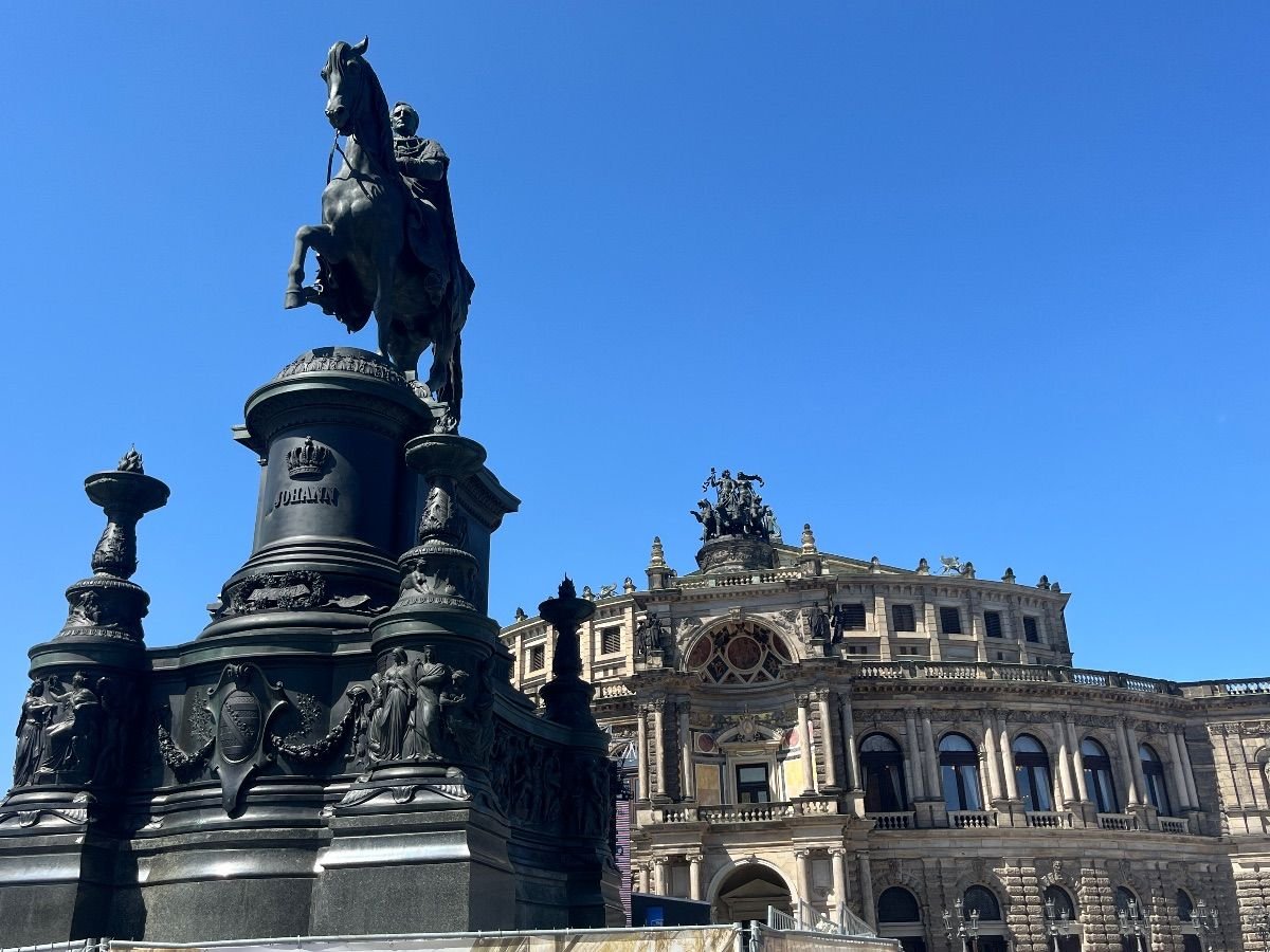 Plaza Theaterplatz de Dresde con la Semperoper