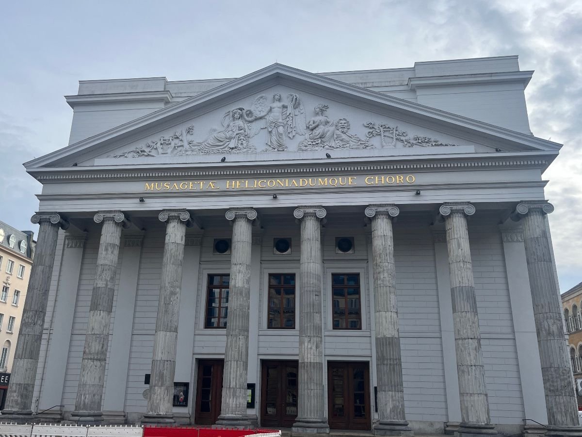 Teatro de Aquisgrán, edificio neoclásico del centro histórico