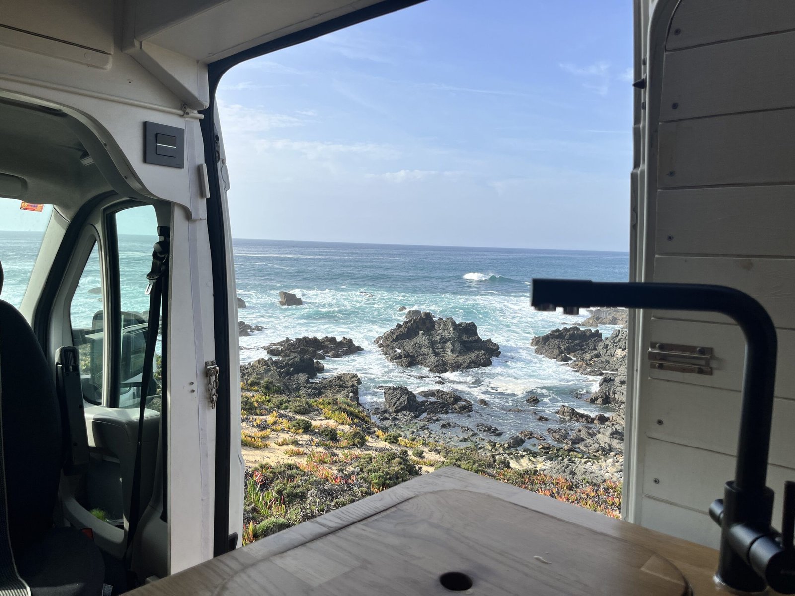 vistas desde camper frente al mar scaled