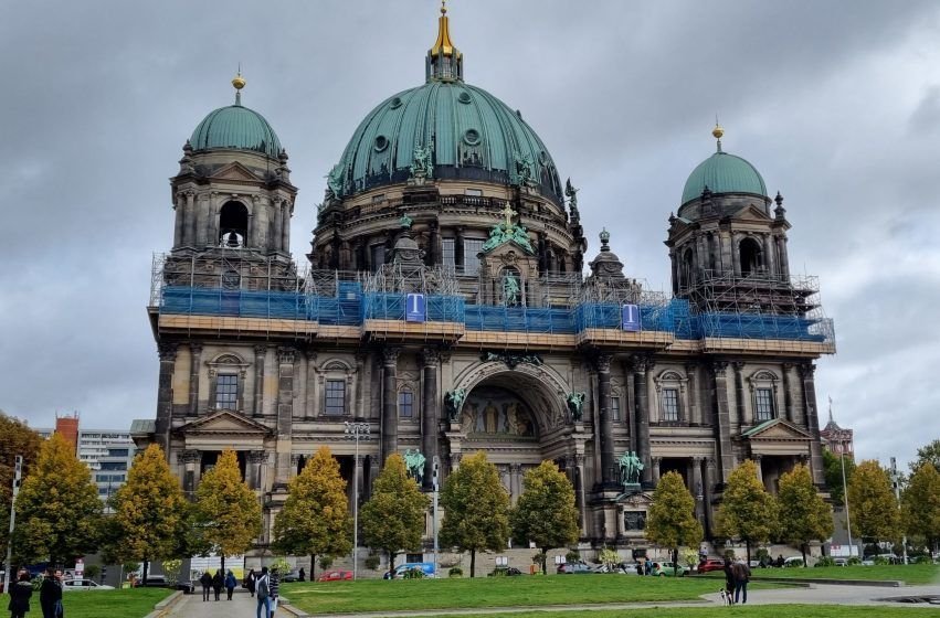 Catedral de Berlín con su cúpula verde, uno de los monumentos más icónicos de la ciudad.