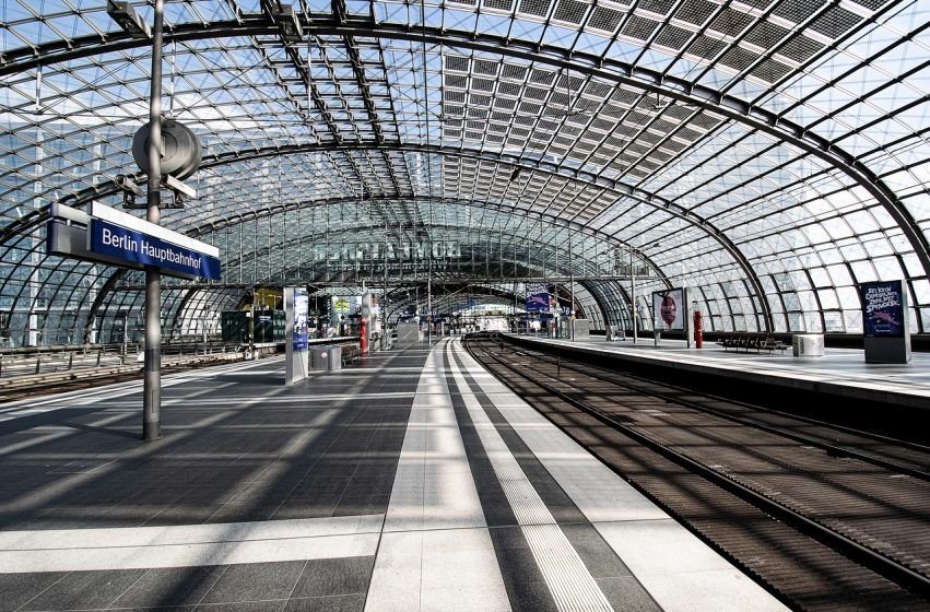 Cómo ir del aeropuerto de Berlín al centro en 2025: tren, autobús y Airport Express