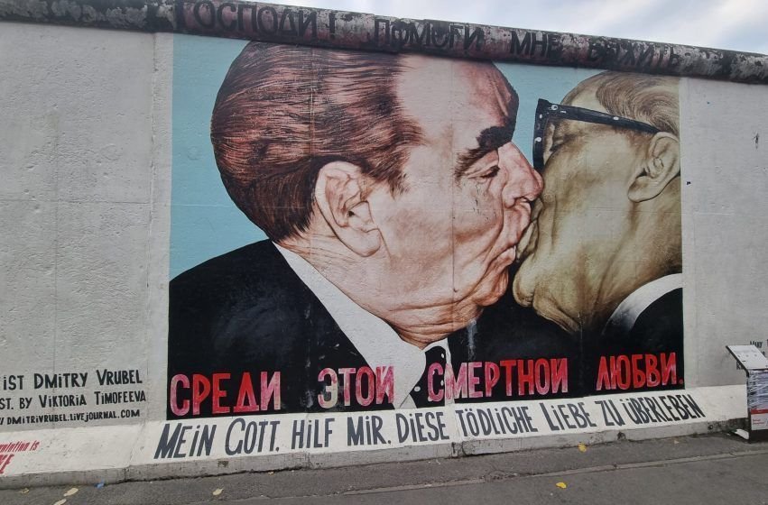 east-side-gallery-berlin.jpg