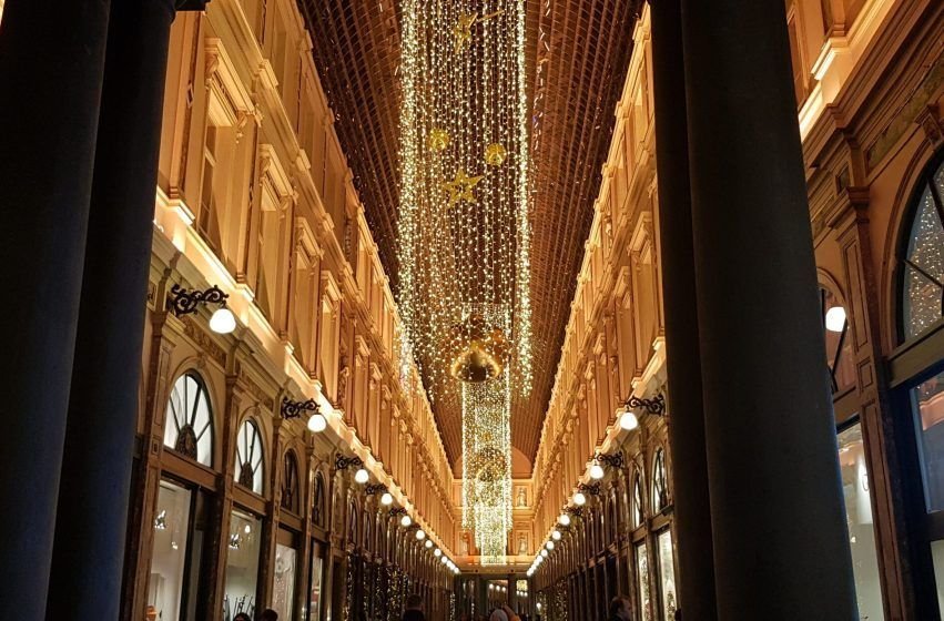 Las Galerías Saint Hubert en Bruselas, las primeras galerías comerciales de Europa con tiendas de lujo y chocolaterías