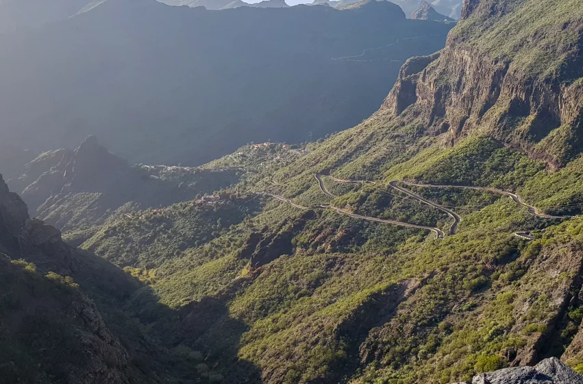 Caserío de Masca en Tenerife, con sus estrechas calles y miradores