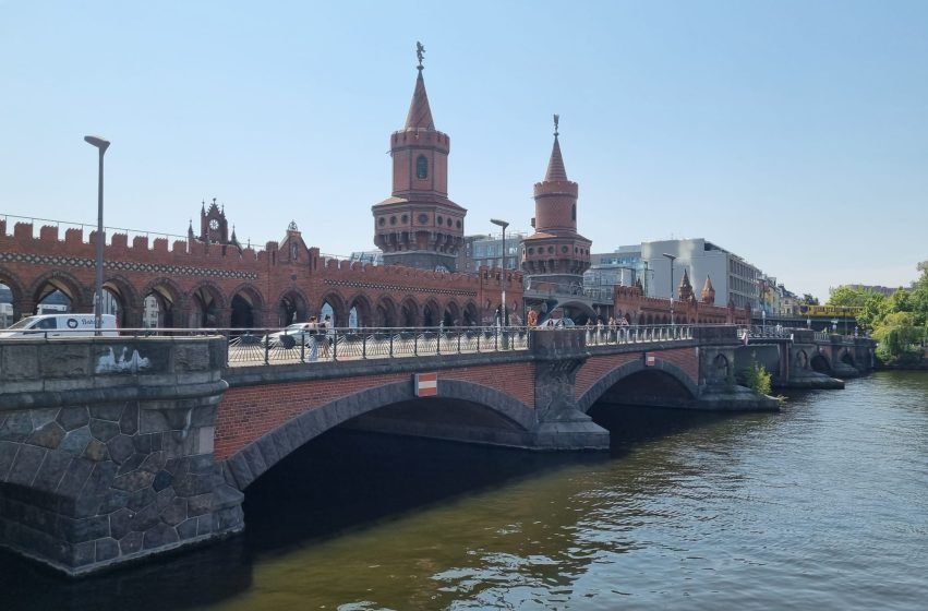 Vista del Oberbaumbrücke, antiguo punto de paso entre Berlín Este y Oeste.