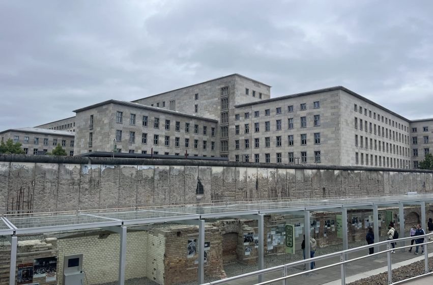 Vista exterior de la Topografía del Terror, museo sobre el régimen nazi en Berlín.